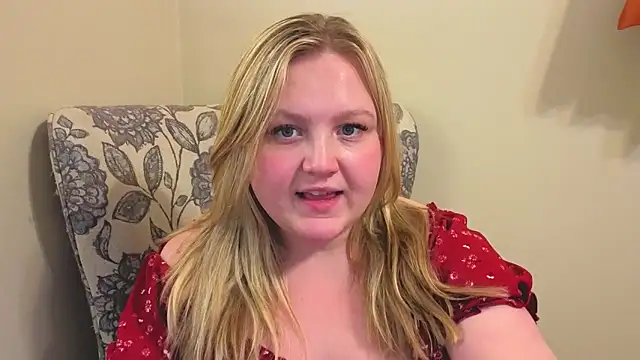 Snapshot of PhatAssBlond chatting on April 19, 2026, 2:12 am PhatAssBlond online show from April 19, 2026, 2:12 am