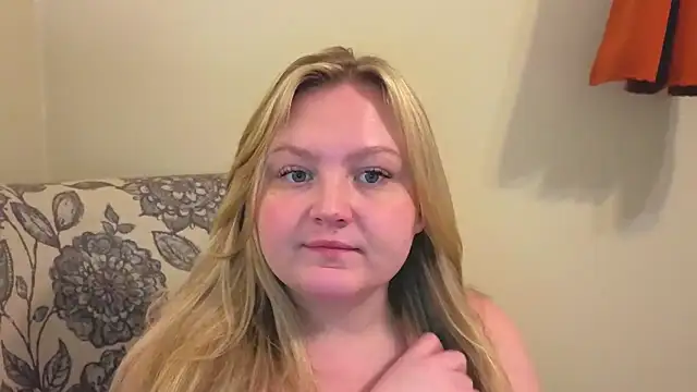 Snapshot of PhatAssBlond chatting on April 18, 2026, 5:04 pm PhatAssBlond online show from April 18, 2026, 5:04 pm
