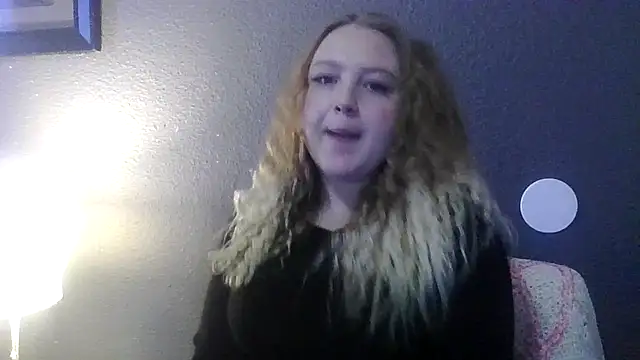 Snapshot of PhatAssBlond chatting on February 25, 2025, 5:19 pm PhatAssBlond online show from February 25, 2025, 5:19 pm