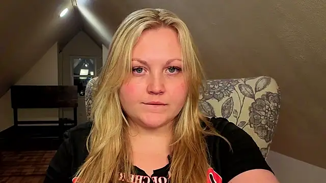Snapshot of PhatAssBlond chatting on May 7, 2026, 2:49 am PhatAssBlond online show from May 7, 2026, 2:49 am