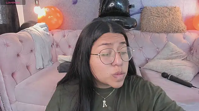 Snapshot of grace77__ chatting on November 1, 2025, 12:43 pm grace77 online show from November 1, 2025, 12:43 pm