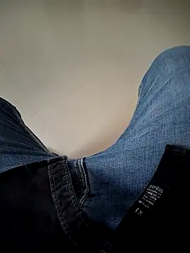 SplitPrestige19 online show from November 14, 2025, 10:41 am