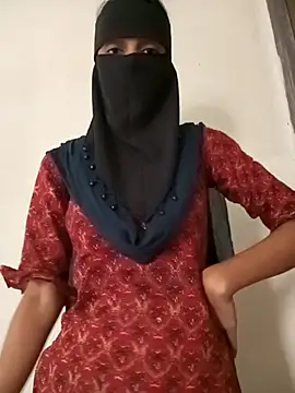 Snapshot of Raya-Moni chatting on November 13, 2025, 7:23 am Raya-Moni online show from November 13, 2025, 7:23 am