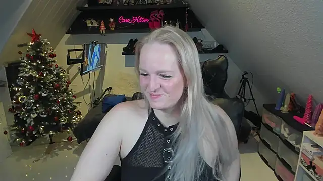 Snapshot of caro_kitten chatting on December 19, 2025, 9:11 am caro kitten online show from December 19, 2025, 9:11 am