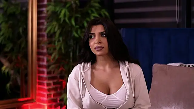 Snapshot of NicoleCellini chatting on December 4, 2025, 7:13 pm NicoleCellini online show from December 4, 2025, 7:13 pm