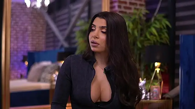 Snapshot of NicoleCellini chatting on November 13, 2025, 6:56 pm NicoleCellini online show from November 13, 2025, 6:56 pm