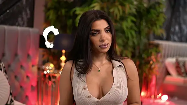 Snapshot of NicoleCellini chatting on December 19, 2025, 7:27 pm NicoleCellini online show from December 19, 2025, 7:27 pm