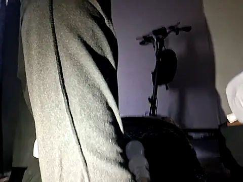 Snapshot of Amarok39 chatting on November 21, 2025, 8:30 pm Amarok39 online show from November 21, 2025, 8:30 pm