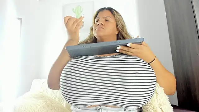 bigmom69  online show from March 24, 2026, 3:56 pm