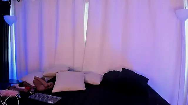 Emiilycollins online show from January 12, 2026, 3:52 pm