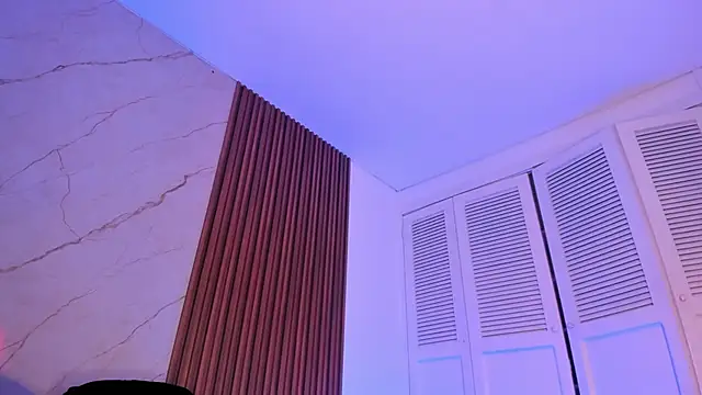 Emiilycollins online show from December 21, 2025, 5:47 pm