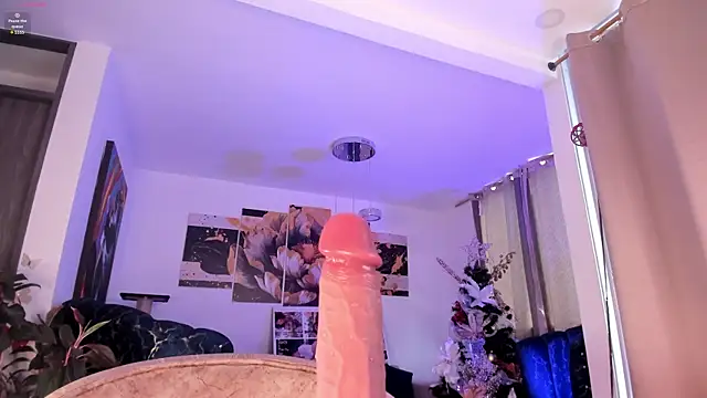 pretty pettite online show from January 5, 2026, 9:40 pm