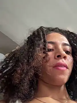 pretty pettite online show from December 19, 2025, 10:45 pm