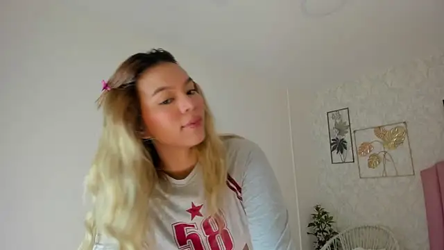 Snapshot of Adria_ross chatting on November 6, 2025, 1:26 pm Adria ross online show from November 6, 2025, 1:26 pm