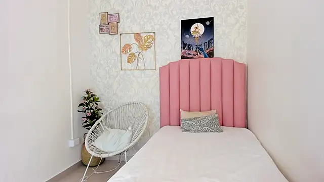 Snapshot of Adria_ross chatting on November 21, 2025, 2:05 pm Adria ross online show from November 21, 2025, 2:05 pm