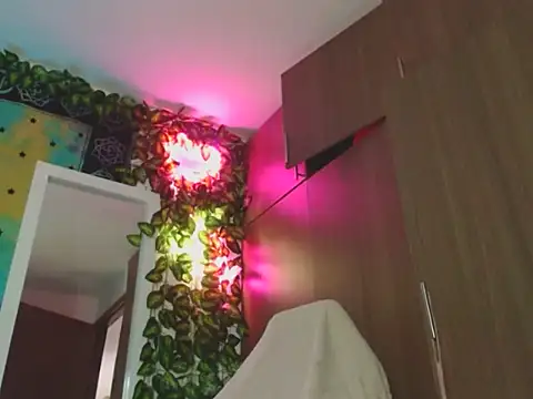 Snapshot of chanel_1041 chatting on November 12, 2025, 8:56 pm chanel 1041 online show from November 12, 2025, 8:56 pm