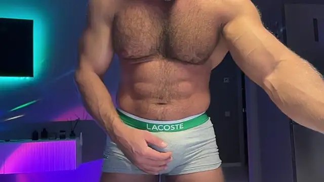 Snapshot of KarlosRichi chatting on February 4, 2026, 3:29 pm KarlosRichi online show from February 4, 2026, 3:29 pm