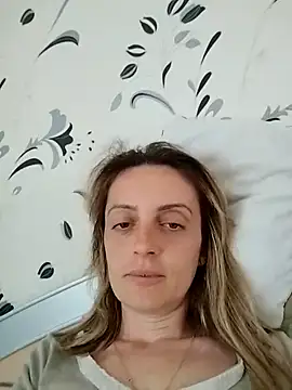 SophyGirl online show from April 15, 2026, 12:32 pm