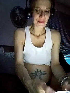 Snapshot of michele462 chatting on September 17, 2025, 4:25 am michele462 online show from September 17, 2025, 4:25 am