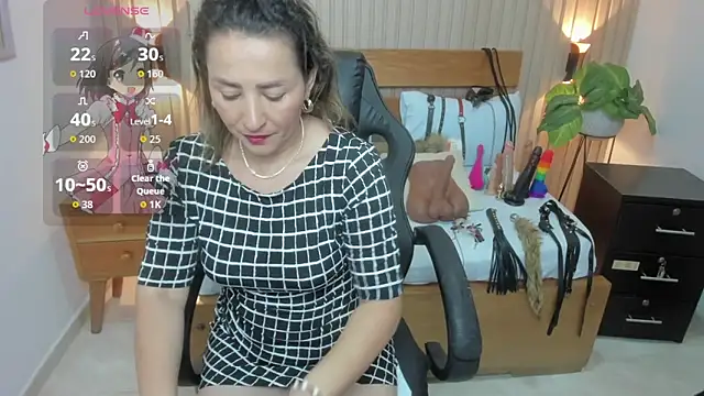 luciana ballesteros  online show from November 3, 2025, 12:09 pm