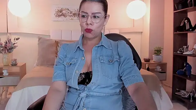 RamonaSimons online show from May 13, 2026, 8:05 pm
