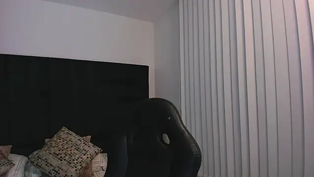 FaloonRoussel online show from November 8, 2025, 5:49 pm