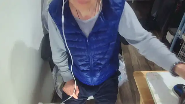 felixlau18 online show from January 14, 2025, 11:10 am