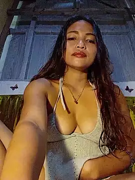 Snapshot of prettybella4u chatting on June 4, 2026, 12:48 am prettybella4u online show from June 4, 2026, 12:48 am