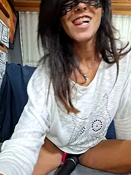 Snapshot of EmySkinny85 chatting on October 25, 2025, 1:01 pm EmySkinny85 online show from October 25, 2025, 1:01 pm