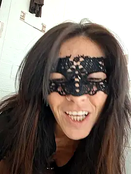 Snapshot of EmySkinny85 chatting on November 18, 2025, 3:15 pm EmySkinny85 online show from November 18, 2025, 3:15 pm