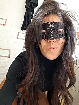 Snapshot of EmySkinny85 chatting on November 14, 2025, 9:35 am EmySkinny85 online show from November 14, 2025, 9:35 am