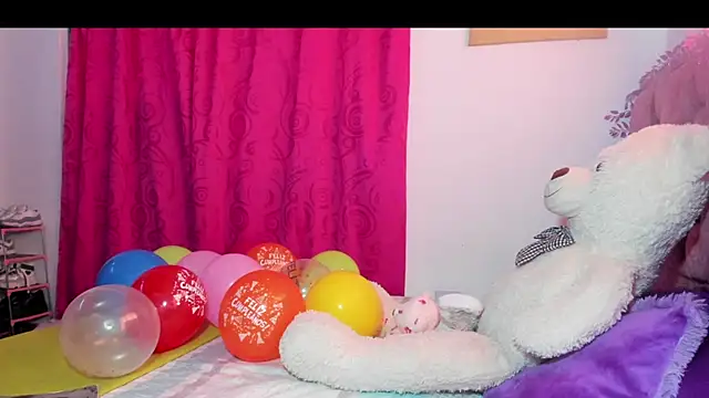 Snapshot of ladyrd1 chatting on November 18, 2025, 4:43 pm ladyrd1 online show from November 18, 2025, 4:43 pm