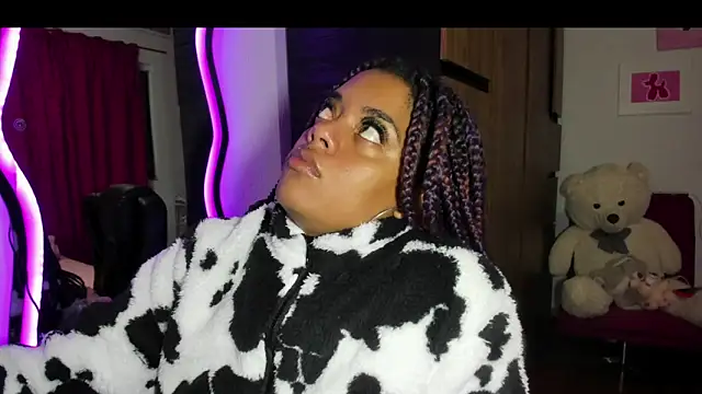 Snapshot of ladyrd1 chatting on November 12, 2025, 1:43 am ladyrd1 online show from November 12, 2025, 1:43 am