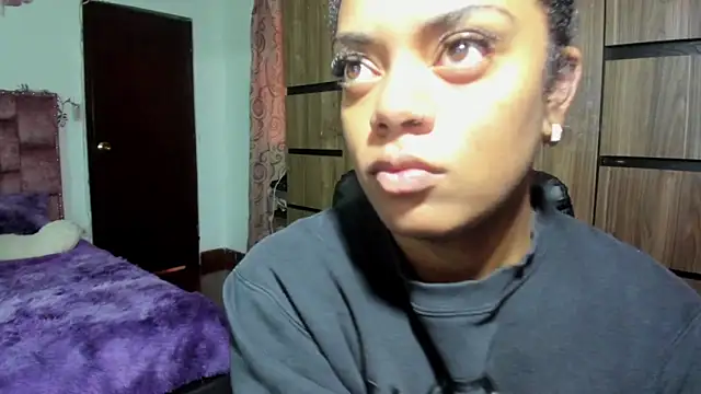 ladyrd1 online show from April 13, 2026, 1:59 pm