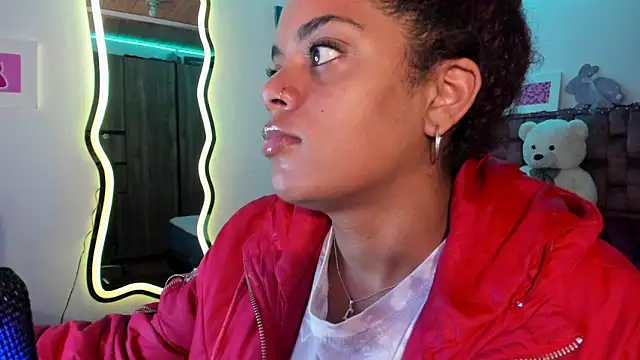 Snapshot of ladyrd1 chatting on February 23, 2025, 9:44 am ladyrd1 online show from February 23, 2025, 9:44 am