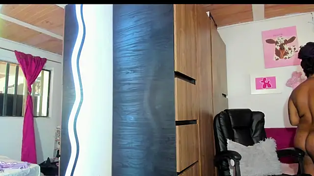 Snapshot of ladyrd1 chatting on November 2, 2025, 5:07 pm ladyrd1 online show from November 2, 2025, 5:07 pm