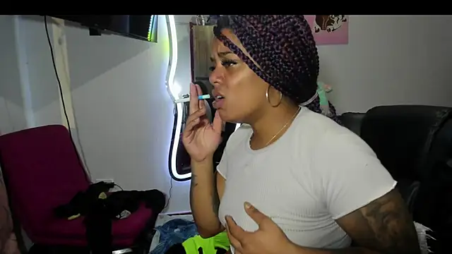 Snapshot of ladyrd1 chatting on November 27, 2025, 2:45 am ladyrd1 online show from November 27, 2025, 2:45 am