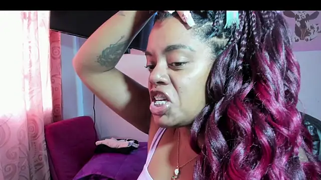 Snapshot of ladyrd1 chatting on December 4, 2025, 7:24 pm ladyrd1 online show from December 4, 2025, 7:24 pm