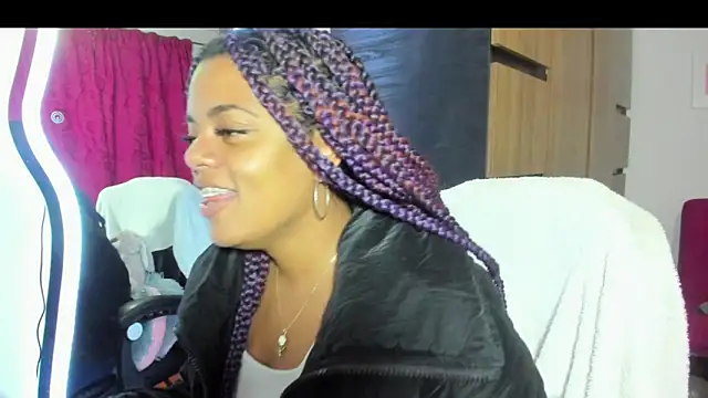 Snapshot of ladyrd1 chatting on November 20, 2025, 3:51 am ladyrd1 online show from November 20, 2025, 3:51 am