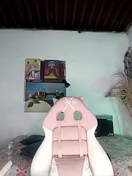 lovely kitt online show from March 19, 2026, 2:44 am