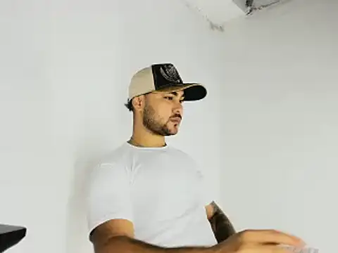 Snapshot of Sebas-hott chatting on November 1, 2025, 10:36 pm Sebas-hott online show from November 1, 2025, 10:36 pm