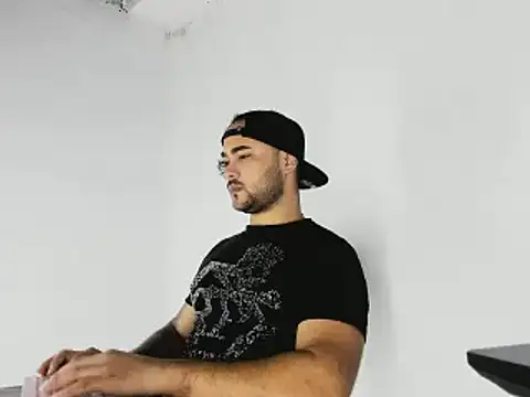 Snapshot of Sebas-hott chatting on November 2, 2025, 10:15 pm Sebas-hott online show from November 2, 2025, 10:15 pm