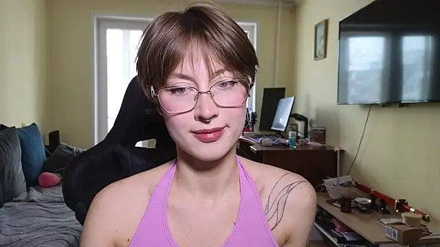 Snapshot of MalvinaBlum chatting on April 16, 2026, 5:41 am MalvinaBlum online show from April 16, 2026, 5:41 am