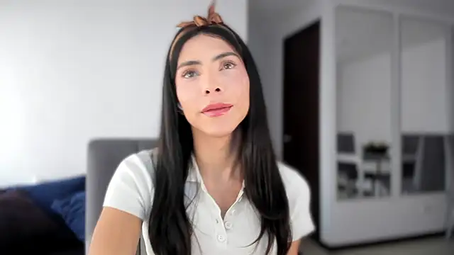 angelturned001 online show from November 20, 2025, 7:36 pm