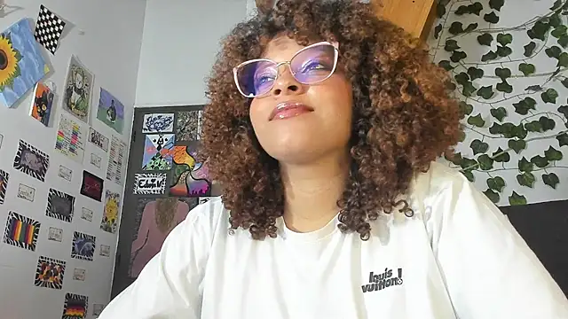 Snapshot of Ada_gales_ chatting on December 19, 2024, 12:45 am Ada gales  online show from December 19, 2024, 12:45 am