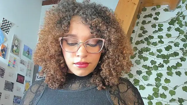 Snapshot of Ada_gales_ chatting on December 5, 2024, 2:58 am Ada gales  online show from December 5, 2024, 2:58 am