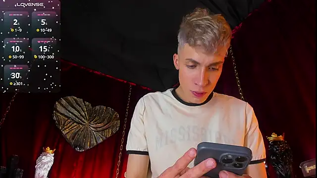 Snapshot of Angel_Snowhotxxx chatting on February 16, 2025, 6:32 am Angel Snowhotxxx online show from February 16, 2025, 6:32 am