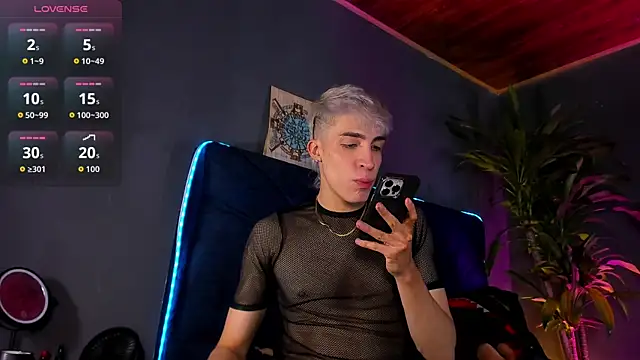 Angel Snowhotxxx online show from May 21, 2026, 3:37 am