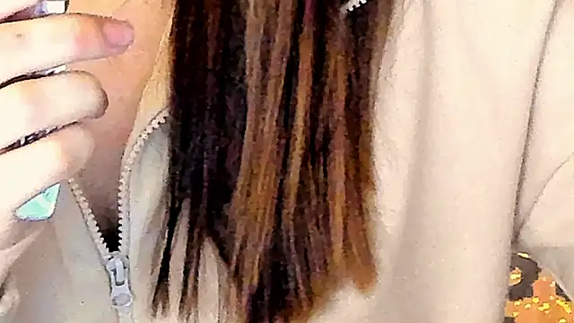 IceDanielles online show from December 3, 2025, 1:43 pm