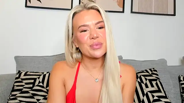 Snapshot of Alexia-Lee chatting on December 14, 2025, 9:42 pm Alexia-Lee online show from December 14, 2025, 9:42 pm